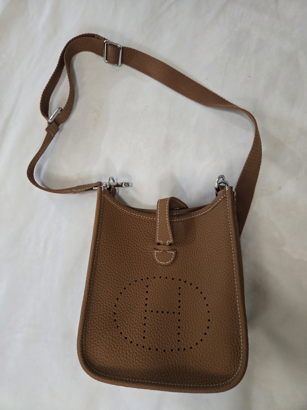 H Style Leather Crossbody Bag in Brown